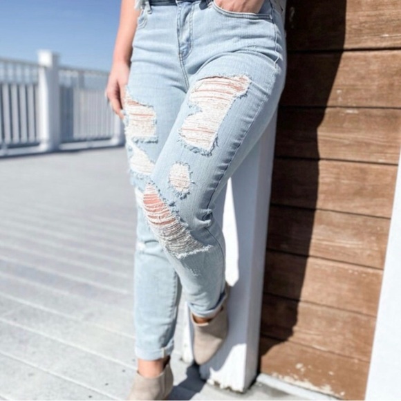 Judy Blue Denim - Judy Blue Mid Rise Boyfriend Distressed Skinny Jeans, Size 13 (31)